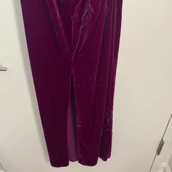 Elegant Velvet Evening Dress in Rich Purple - Picture 8 of 8